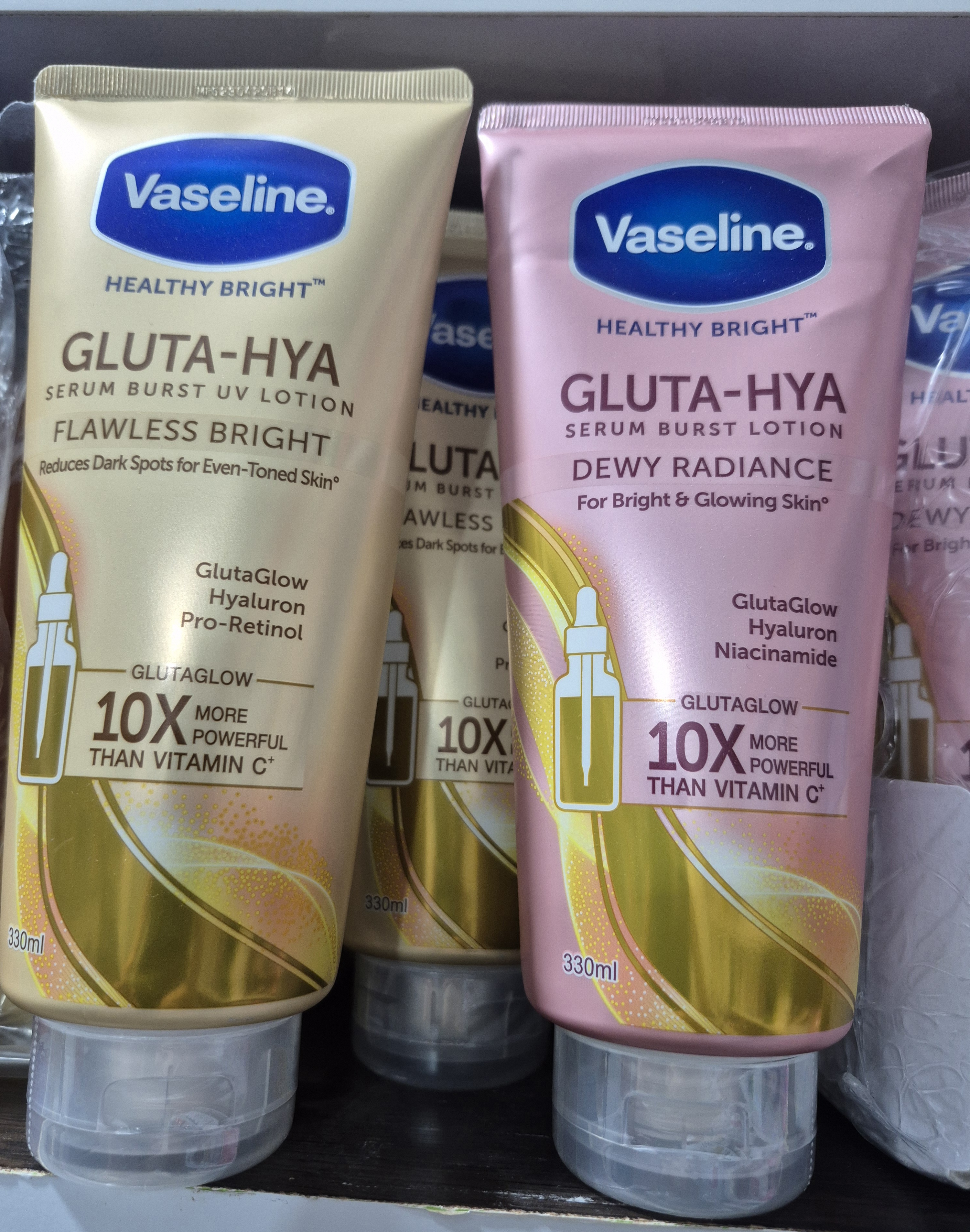 لوسیون بدن مدل Glutha Hya احیاکننده و روشن کننده 330 میل